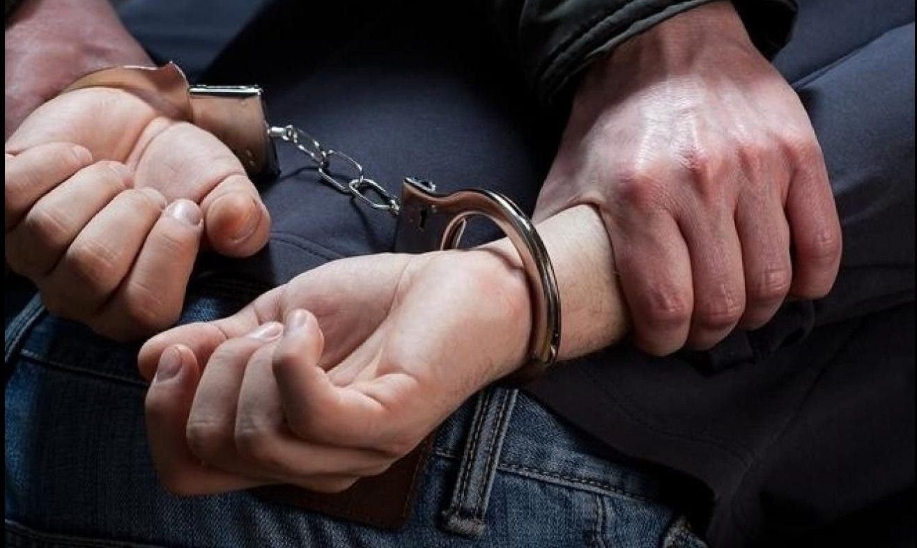 مراكش.. توقيف مروج مخدرات مبحوث عنه وطنياً وحجز 22 صفيحة من الشيرا