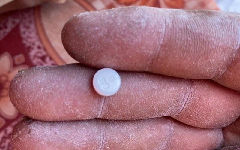 العثور على أدوية مخدرة داخل أكياس طحين المساعدات الإنسانية في غزة
