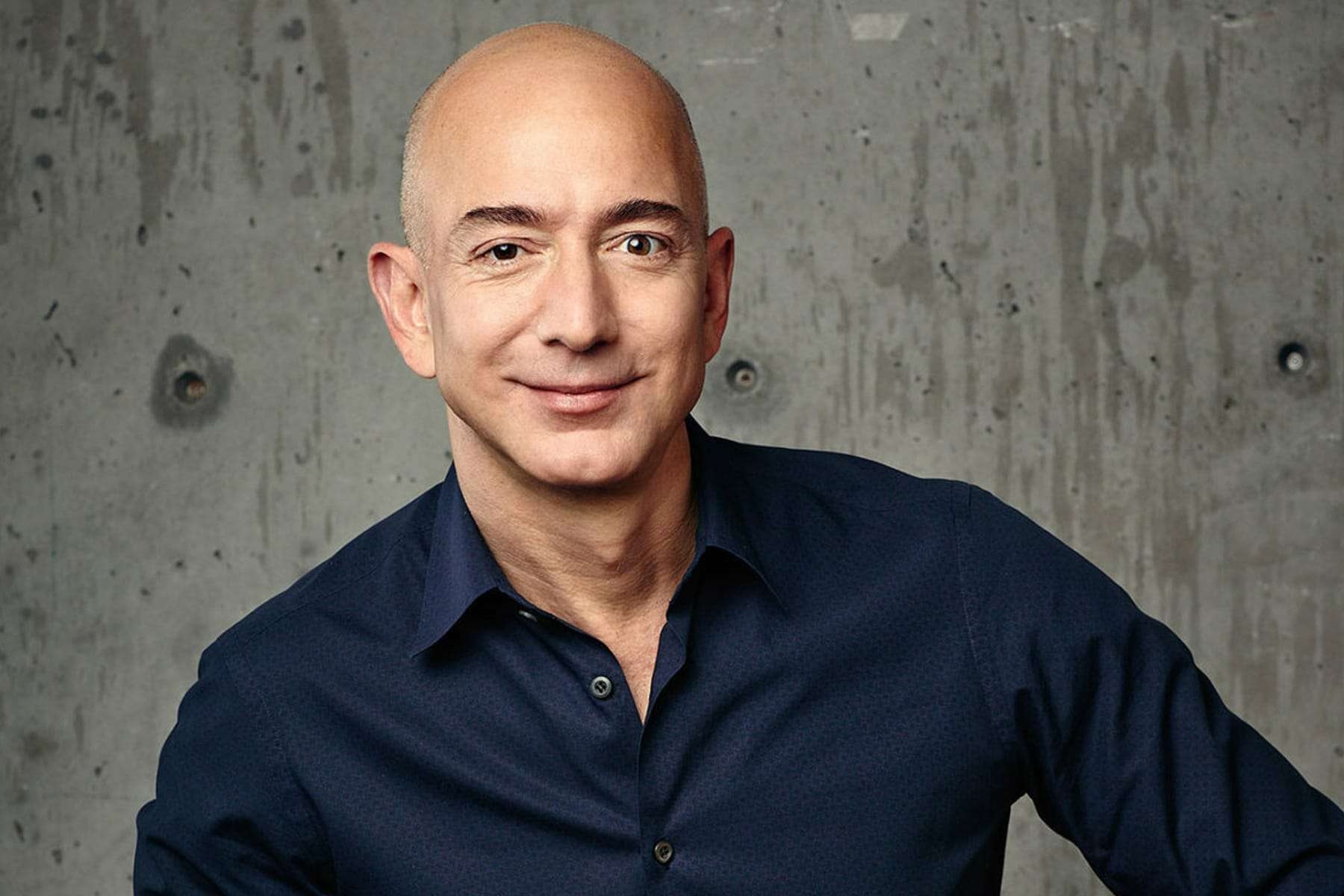 جيف بيزوس يبيع أسهماً في 'أمازون' بقيمة 5.7 مليار دولار بعد زفافه