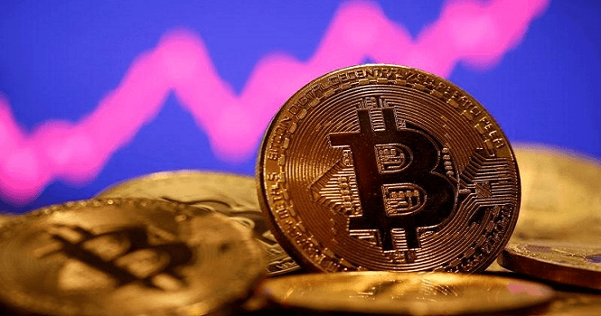 تباين العملات المشفرة .. والبيتكوين بالقرب من 107 آلاف دولار