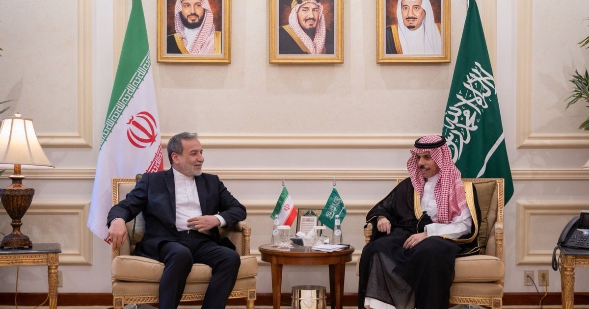 وزيرا خارجية السعودية وإيران يبحثان العلاقات الثنائية وتطورات المنطقة