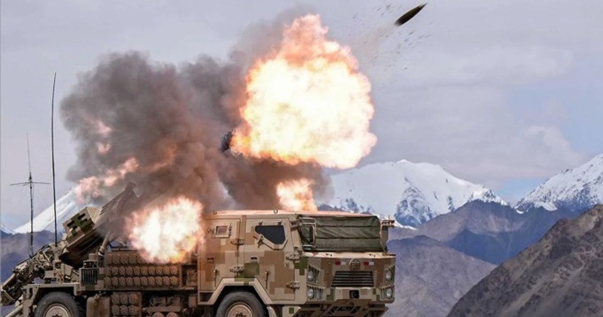 يطلق ذخائر شديدة الانفجار.. الصين تستعرض قدرات مدفع الهاوتزر PCL-181
