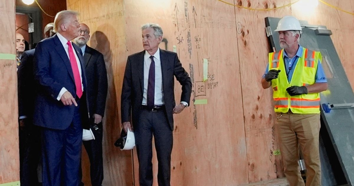 ترمب: ليس من الضروري إقالة رئيس مجلس الاحتياطي الفيدرالي