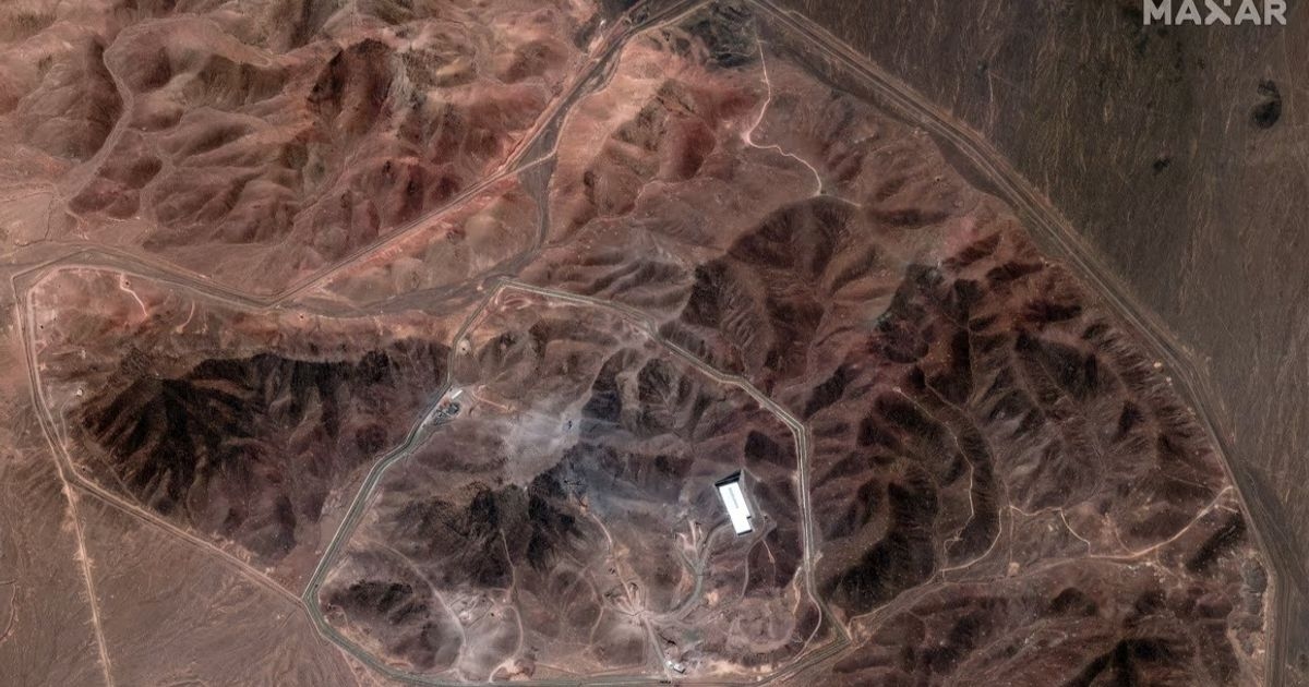 رغم القصف الأميركي.. صور تُظهر نشاطاً مستمراً في منشأة فوردو النووية الإيرانية