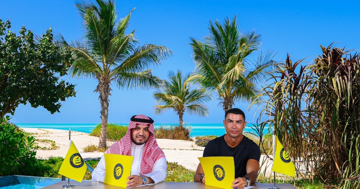 راتب رونالدو الجديد مع النصر قد يبلغ 140 مليون دولار سنوياً