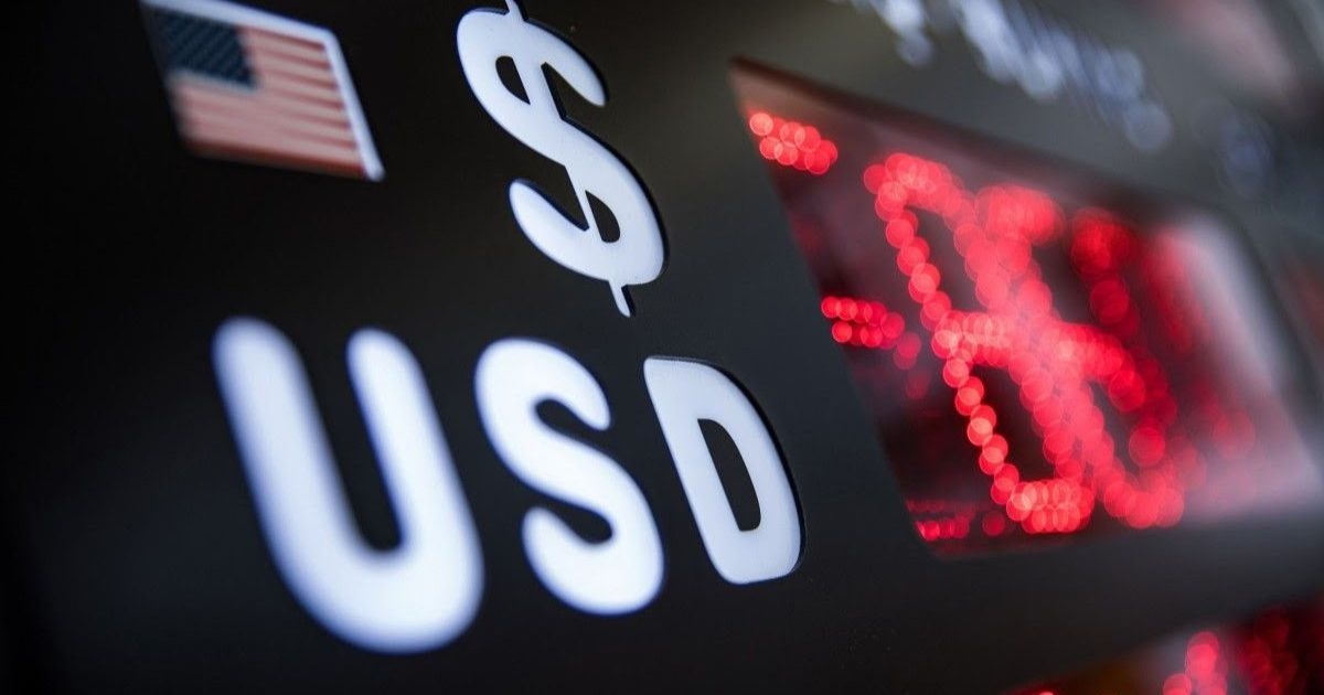 انخفاض الدولار وعوائد السندات الأميركية وسط رهانات على قرب خفض الفائدة