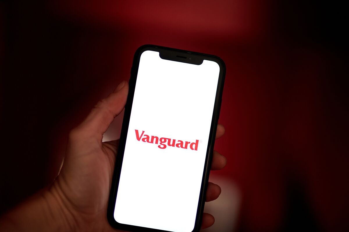 Vanguard Seeks SEC Blessing for Fund Design It Pioneered