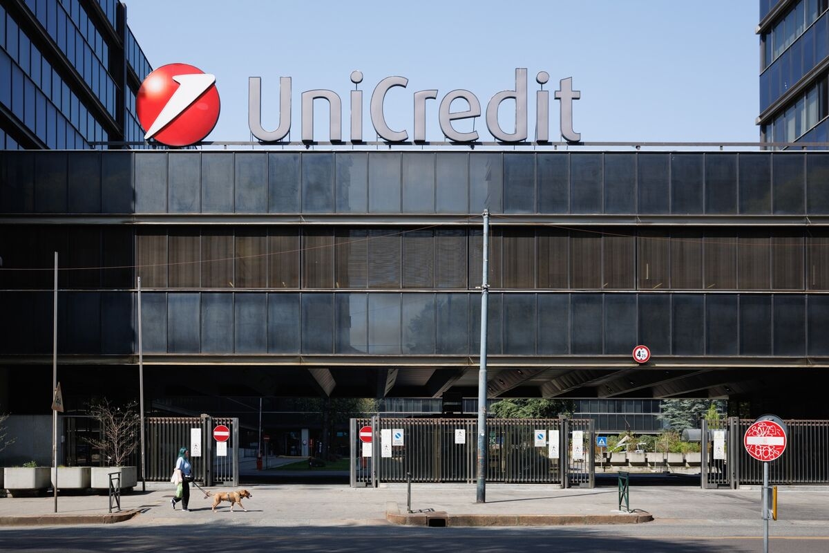 UniCredit Boosts Its Equity Stake in Commerzbank to About 20%