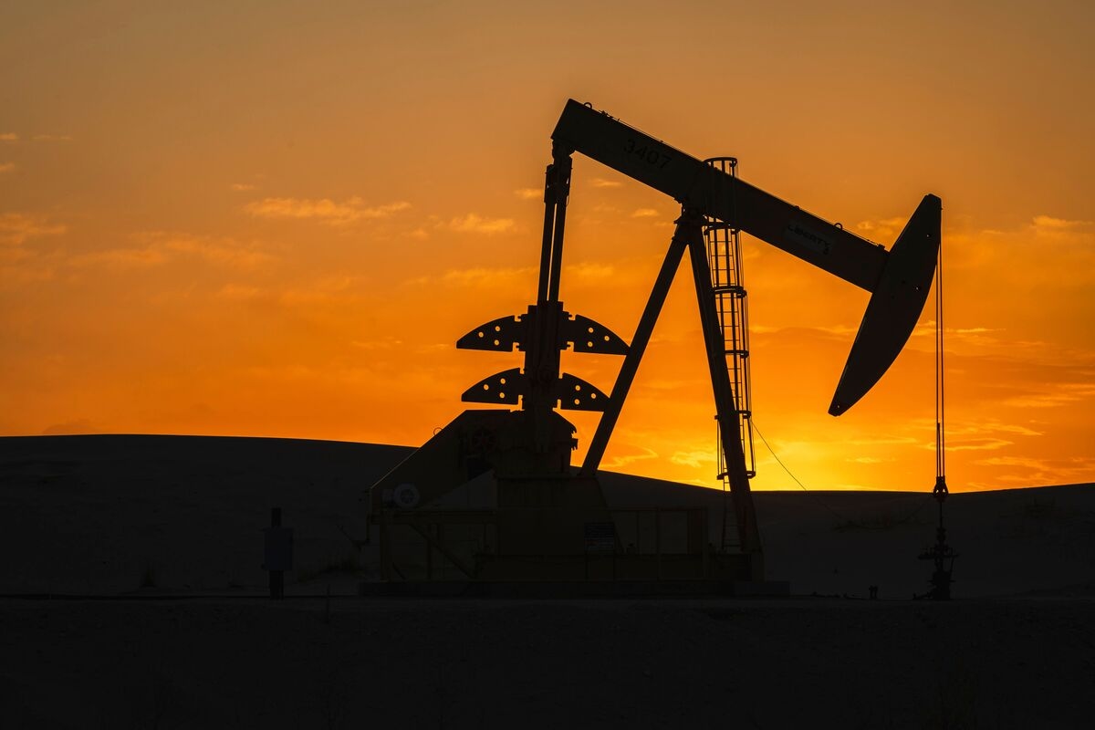 US Shale Drilling Falls for Longest Streak in Five Years
