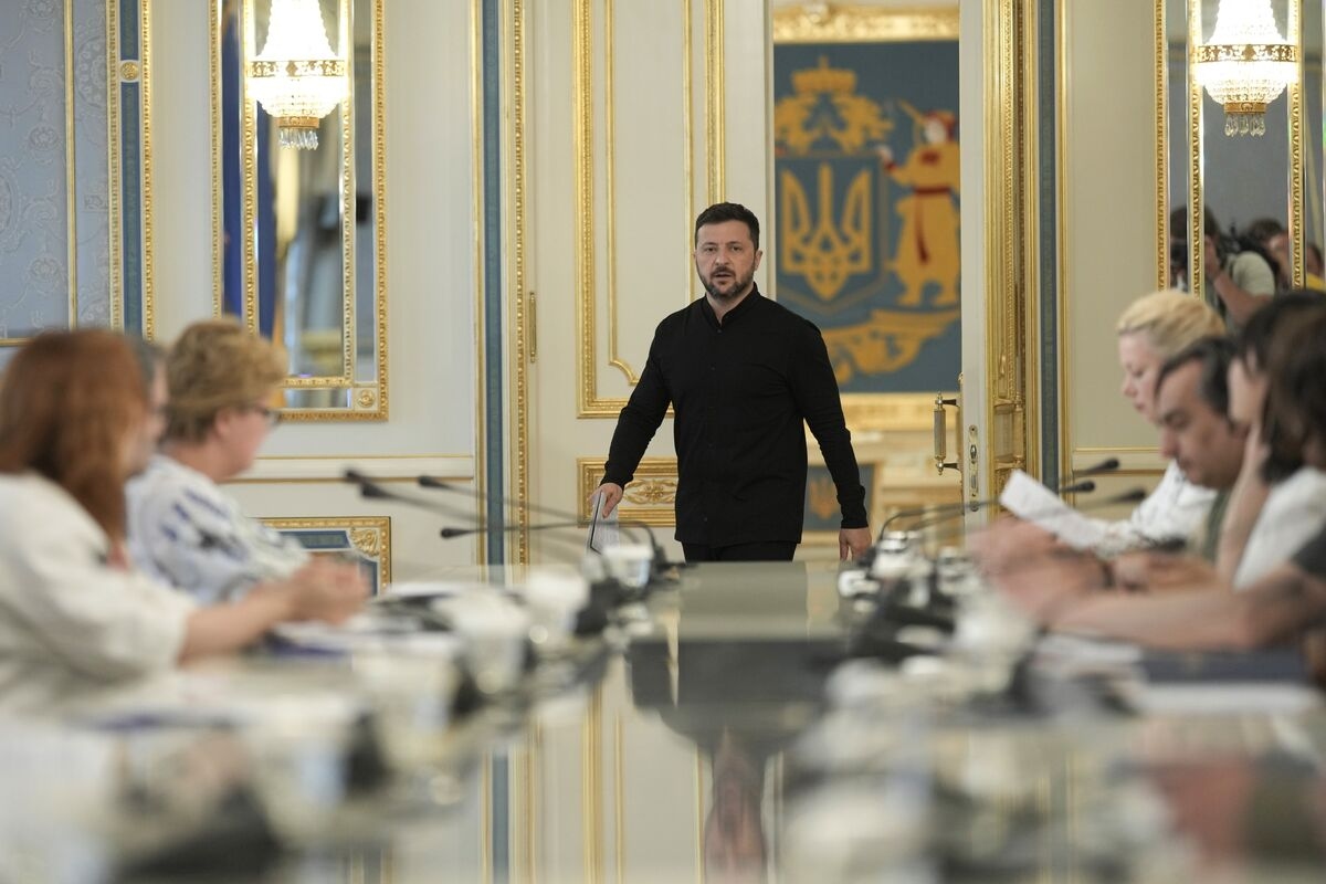 Zelenskiy Swaps Prime Minister Role in Government Overhaul