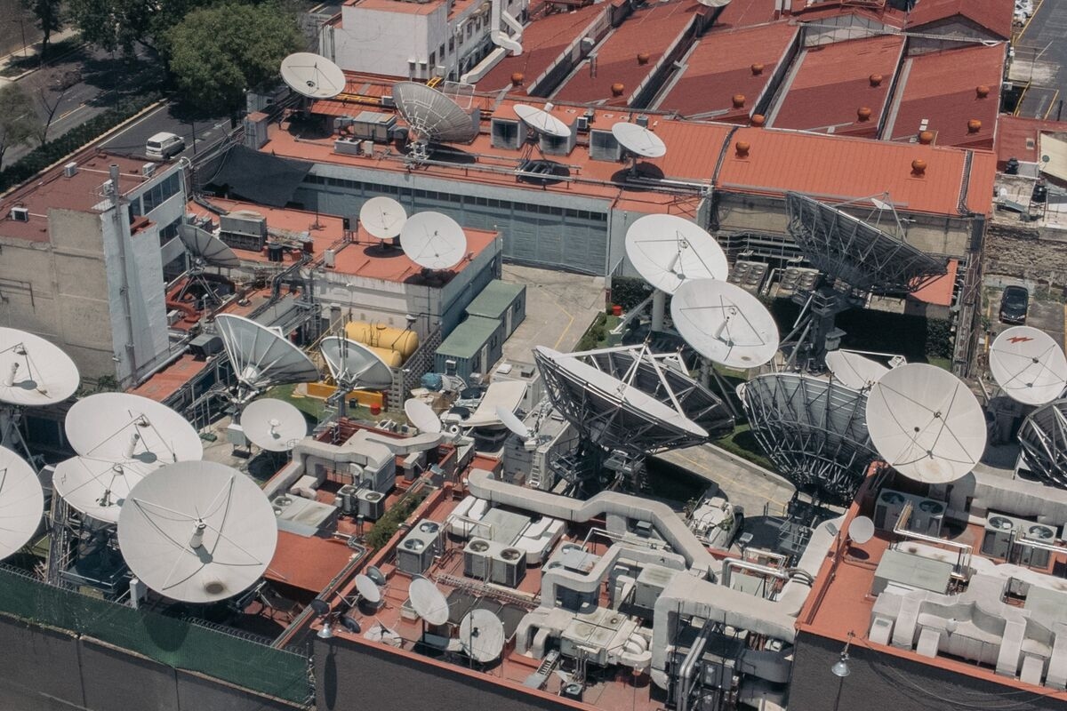 Mexico's Televisa Cut to Junk by Moody's on Falling Subscribers