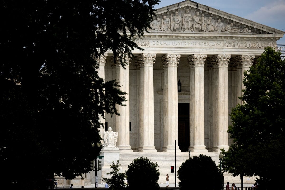 Trump's DHS Asks Supreme Court to Intervene in Deportation Case
