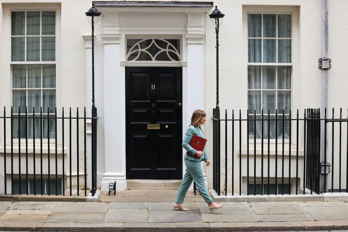 Starmer Says Reeves Will Remain as UK Chancellor