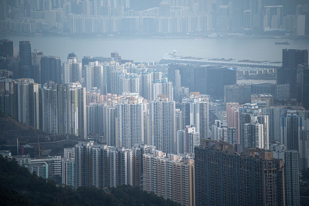 Hong Kong Builder Emperor Shares Drop After It Says Debt Overdue