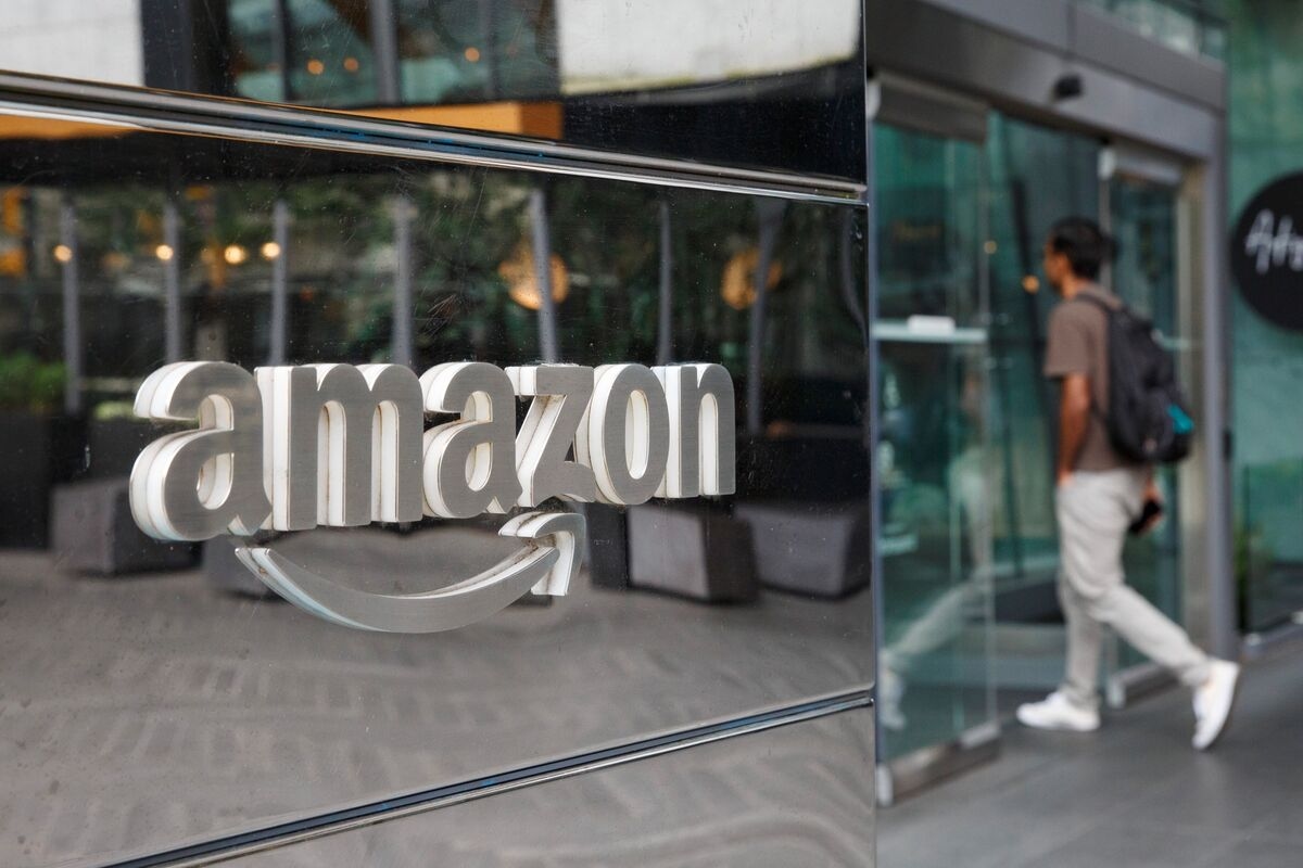 Amazon Investors Search for Signs of AI Lift With Shares Lagging