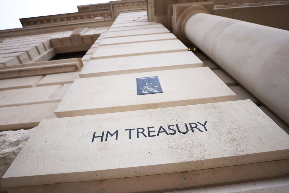 Bond Investors' Sway Over UK Makes Gilts a Buy, Fidelity Says