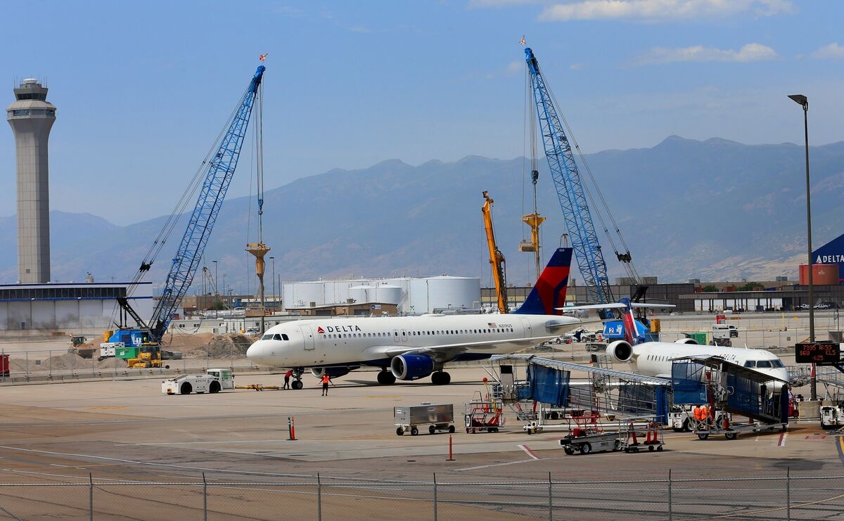 US Airports Rush to Bond Market With $10 Billion of New Sales