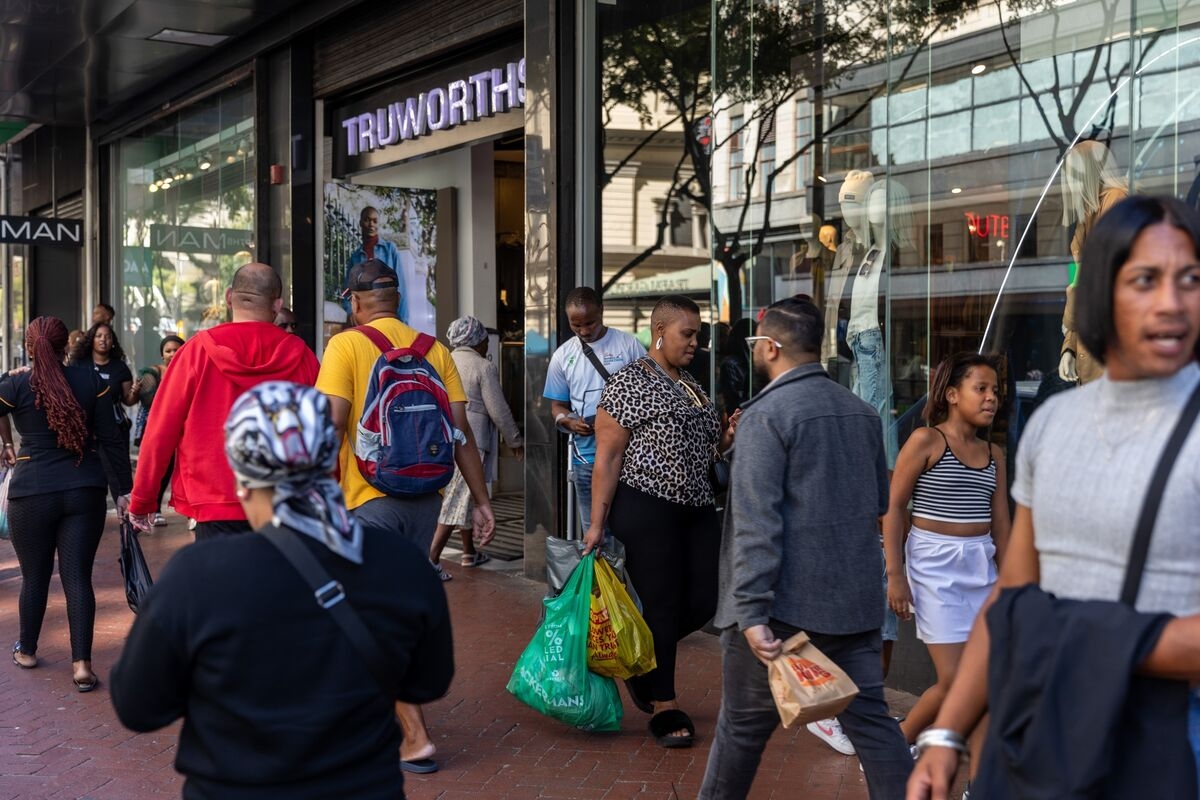 Vanishing Inflation Expectations Fuel South African Bond Rally