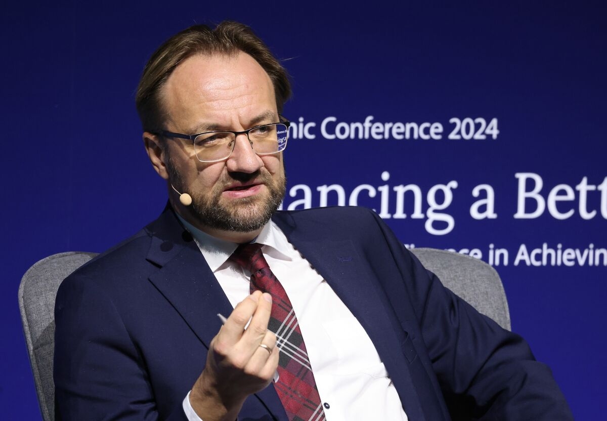 ECB's Simkus Warns of Fragile Inflation Path Due to Euro, Energy