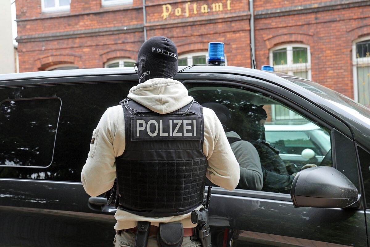 Germany Makes Arrests of Suspected Right-Wing Terrorist Cell