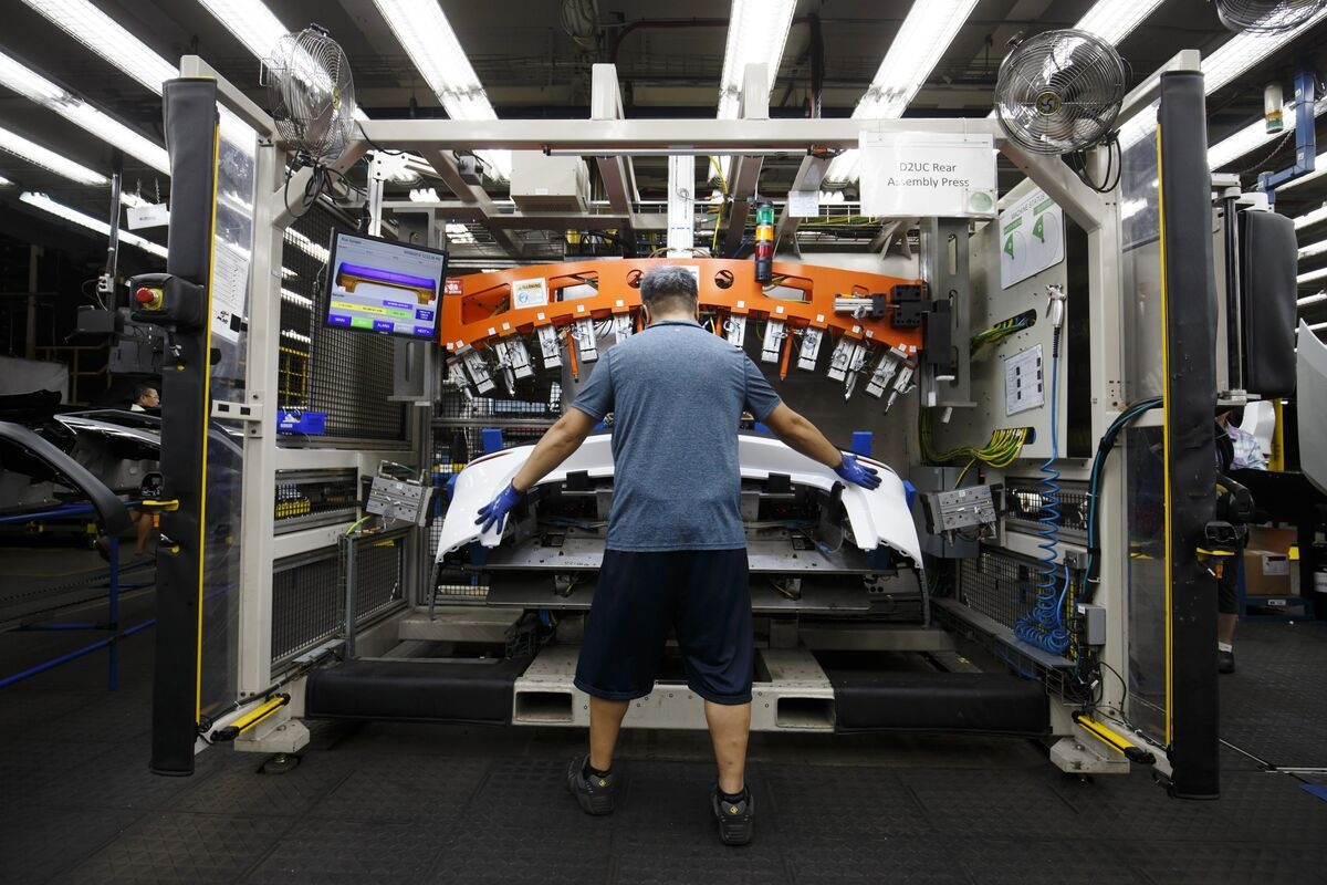 Canada Economy Set for Contraction in Second Quarter