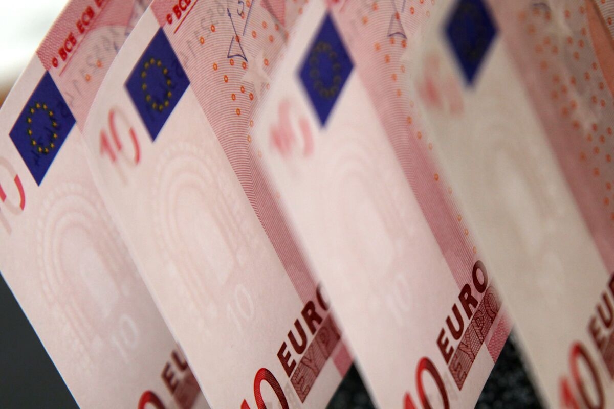 ECB Risks 2% Undershoot If Euro Strength Persists, Villeroy Says