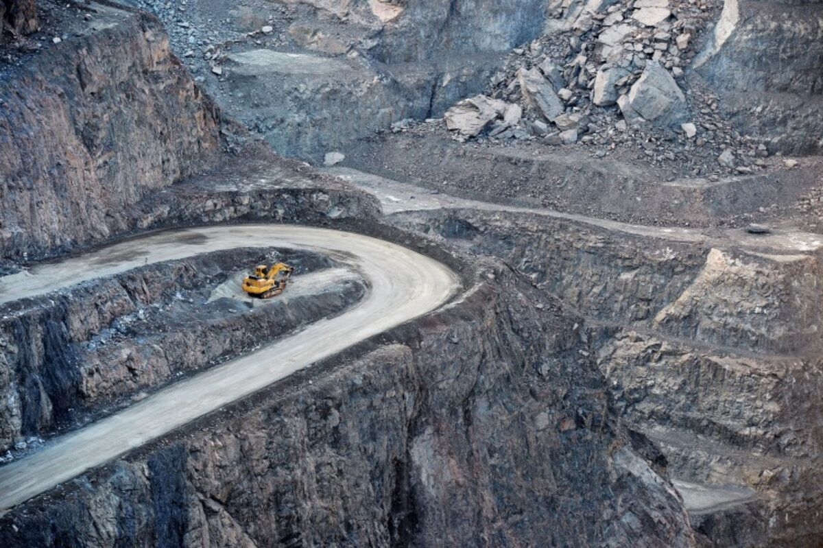 Barrick Weighs Sale of Gold Mine to Discovery Silver