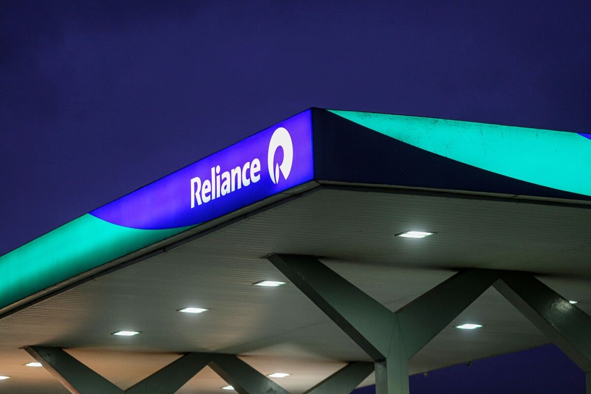 Reliance Aims to Start Its Green Energy Gigafactories from 2026