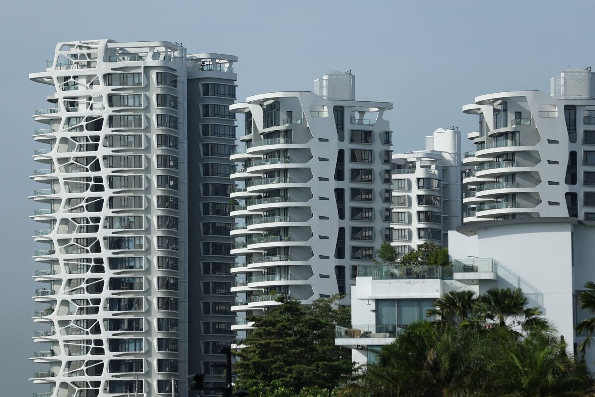 Singapore Private Home Sales Fall to Six-Month Low Before Curbs