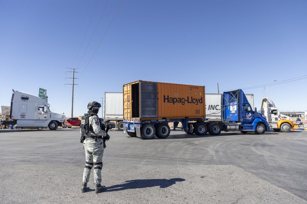 Mexico's ‘Cool-Head' Trump Approach Tested by New Tariff Threat