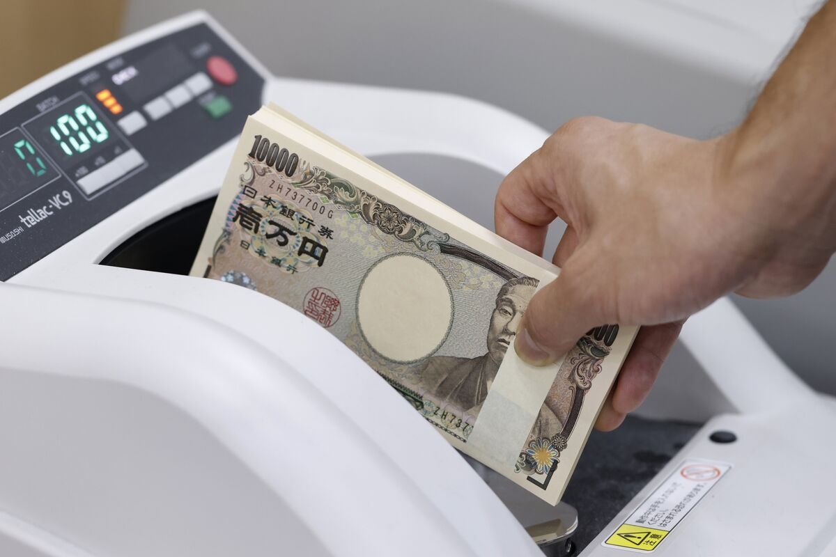 Yen Carry Traders See Opportunity in Ishiba's Election Setback