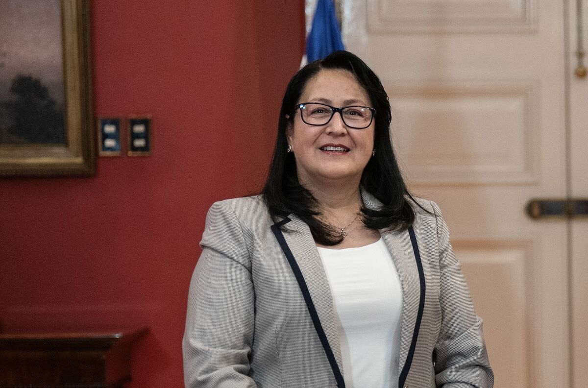 Chile Catches Thousands of Workers Holidaying at State's Expense