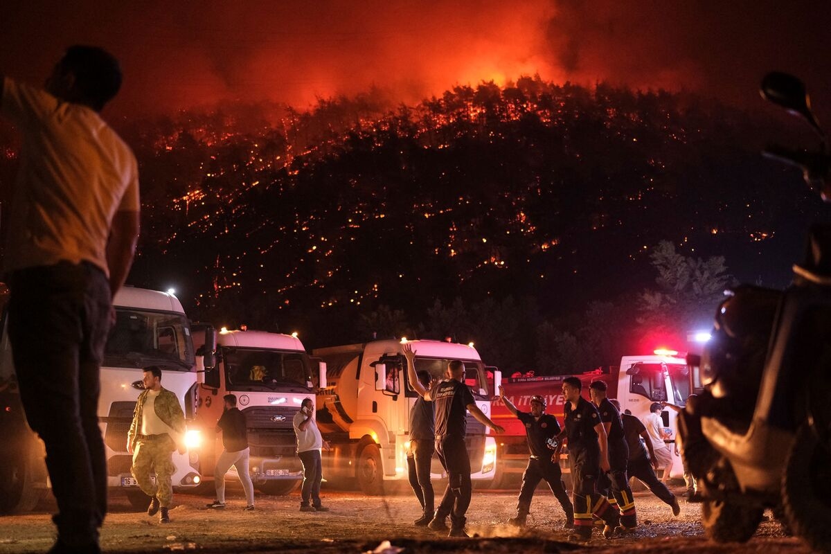 Four Dead as Wildfires Ravage Turkey and Threaten Mediterranean