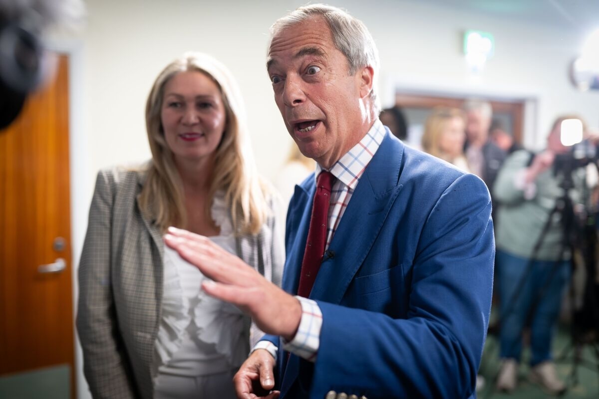 Farage's Reform Gains First Welsh Senedd Member as Tory Defects
