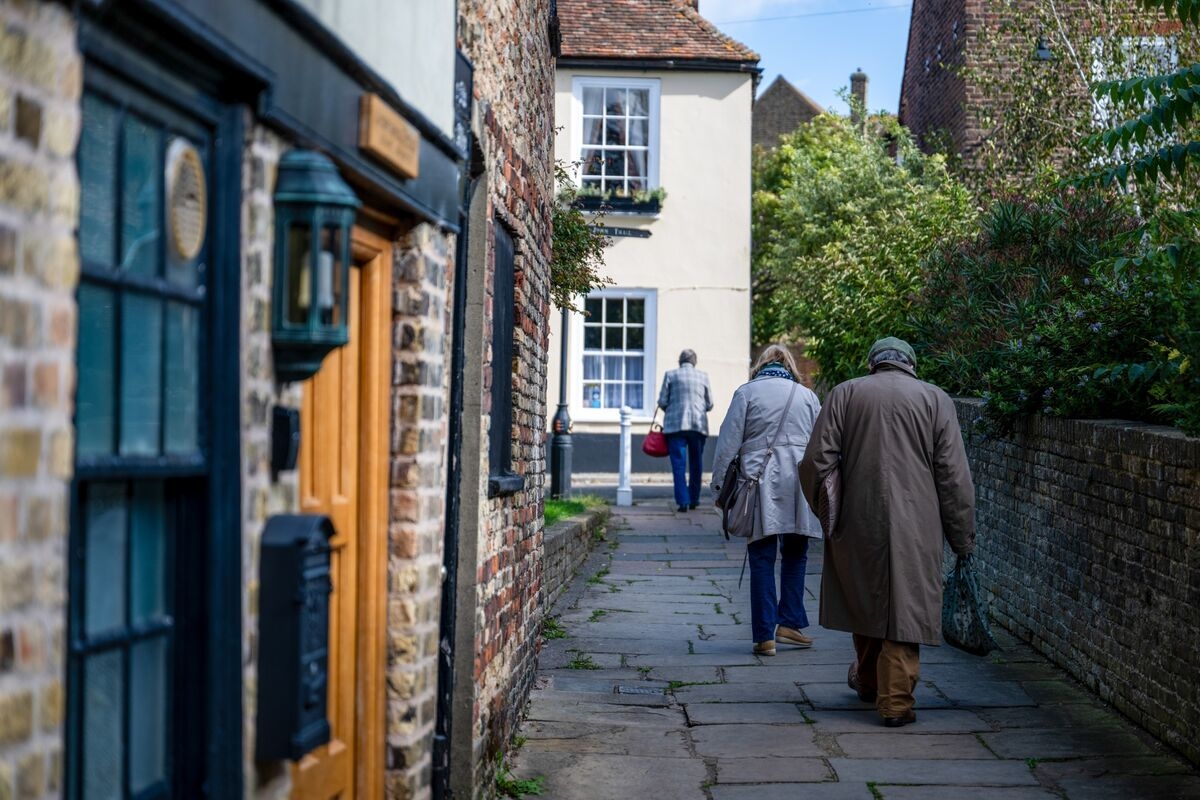 UK Plans Revived Pensions Commission to Tackle a Savings Crisis
