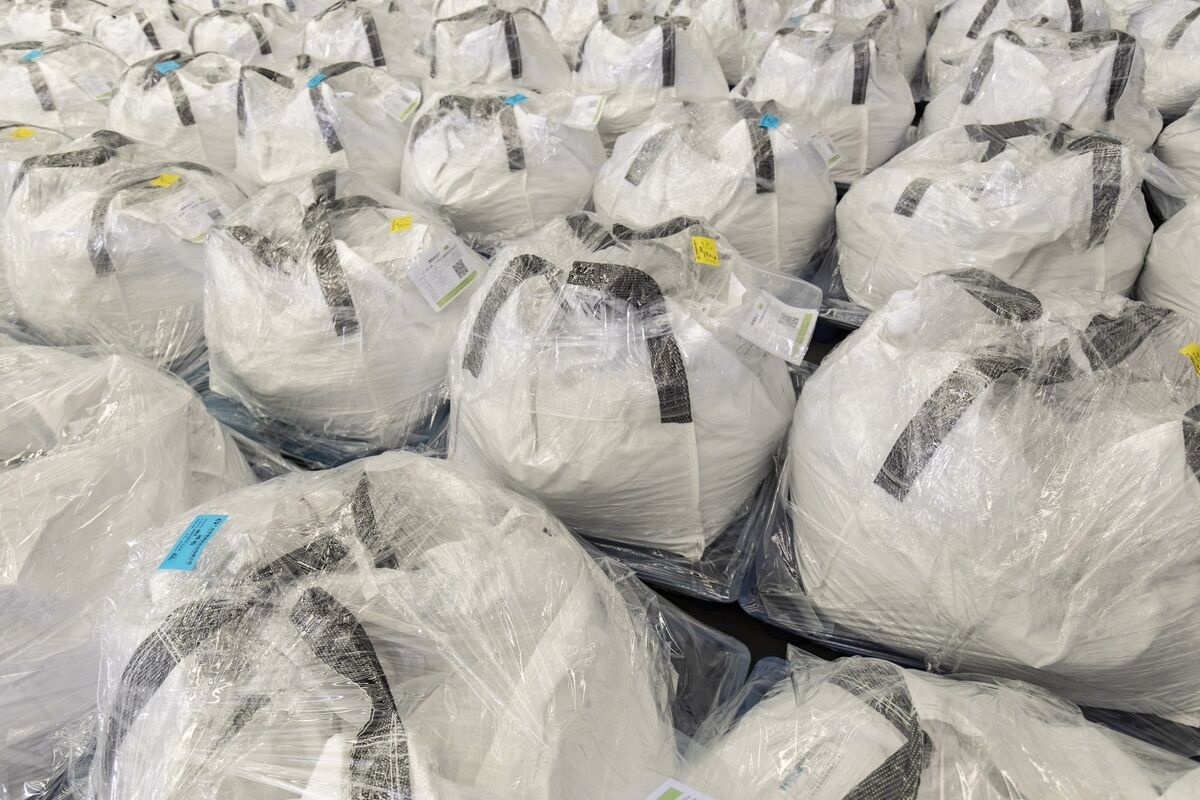 China's Lithium Giants Tumble After First-Half Profit Warnings