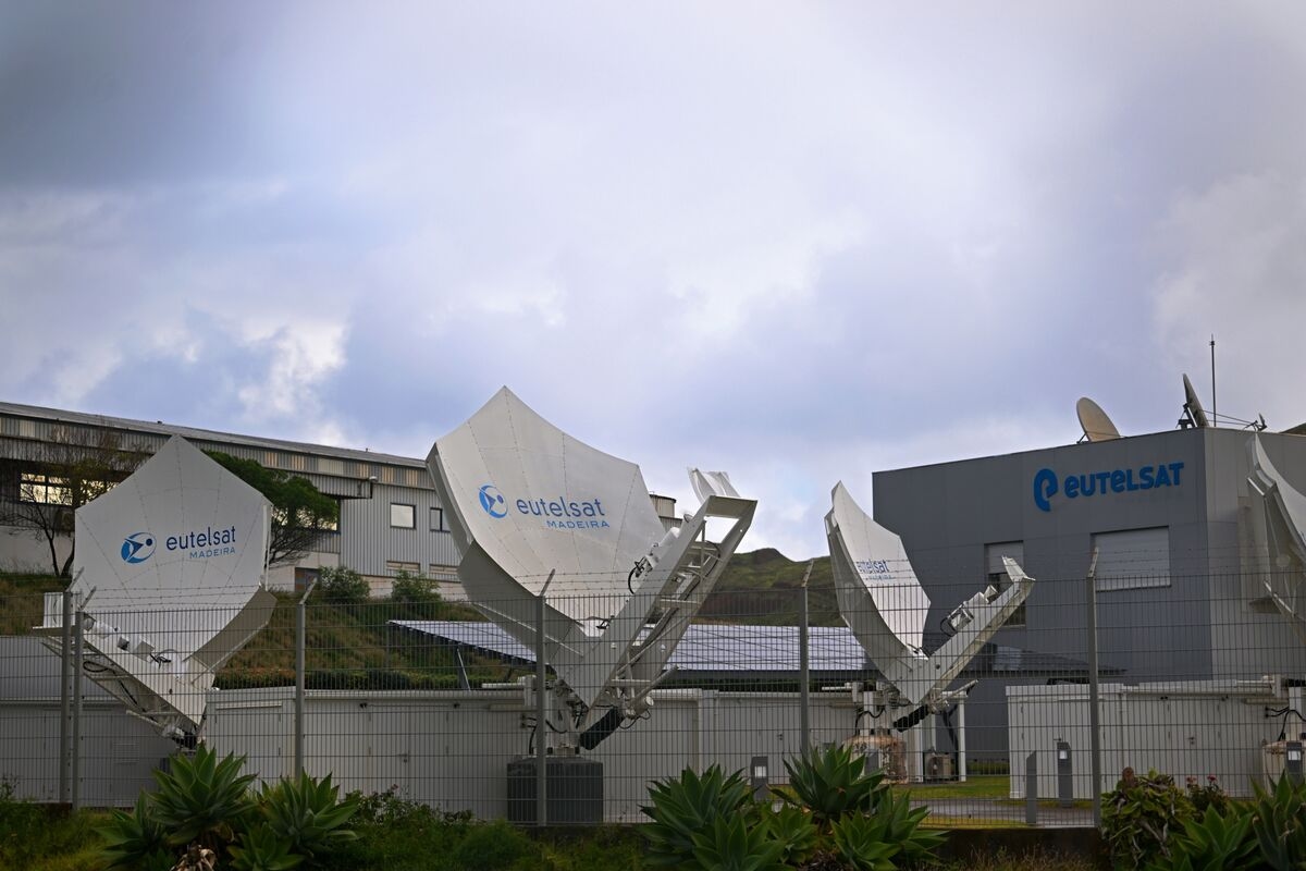 Eutelsat in Talks to Double France's Stake in €1.5 Billion Raise
