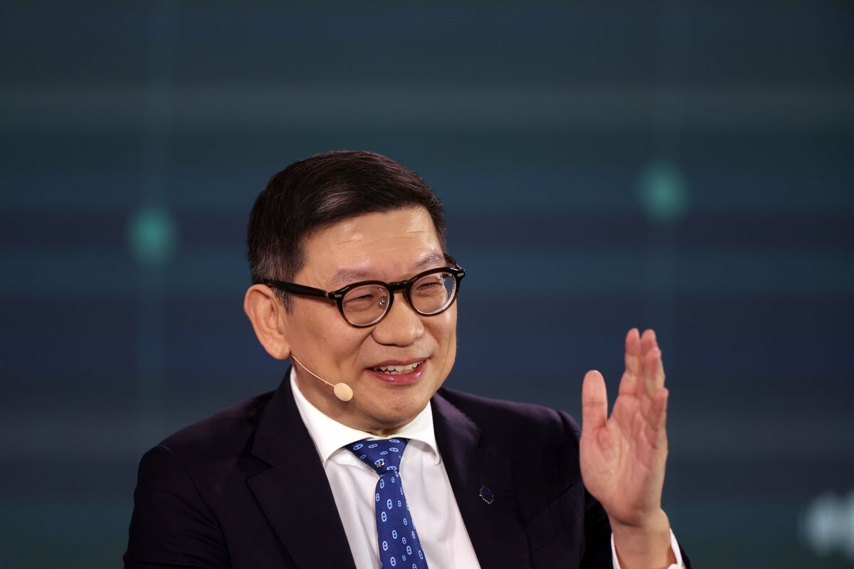 Sovereign Fund GIC Uses AI ‘Devil's Advocate' for Dealmaking