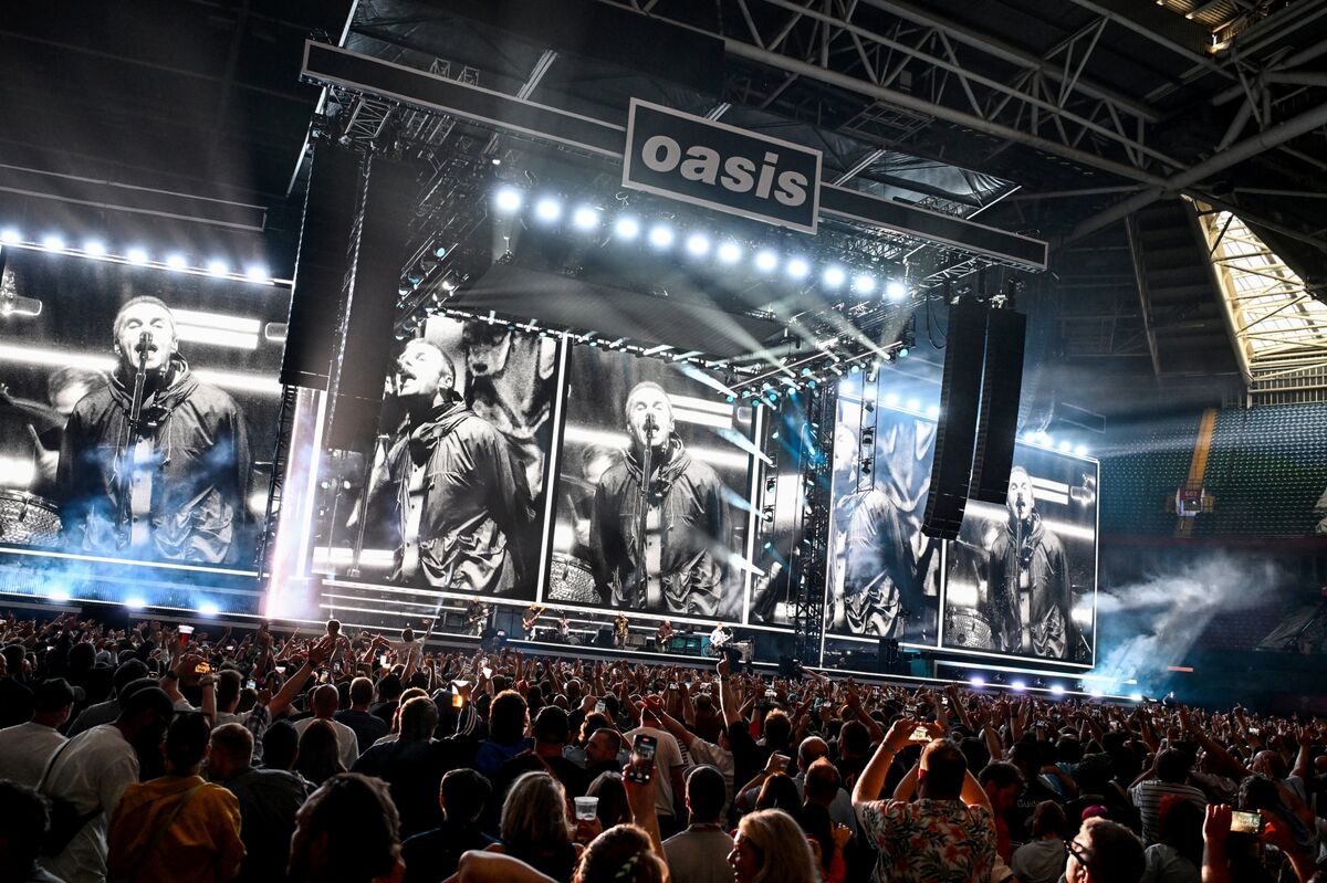 Oasis Thank Their Fans as They Close Their First Gig Together in 16 Years