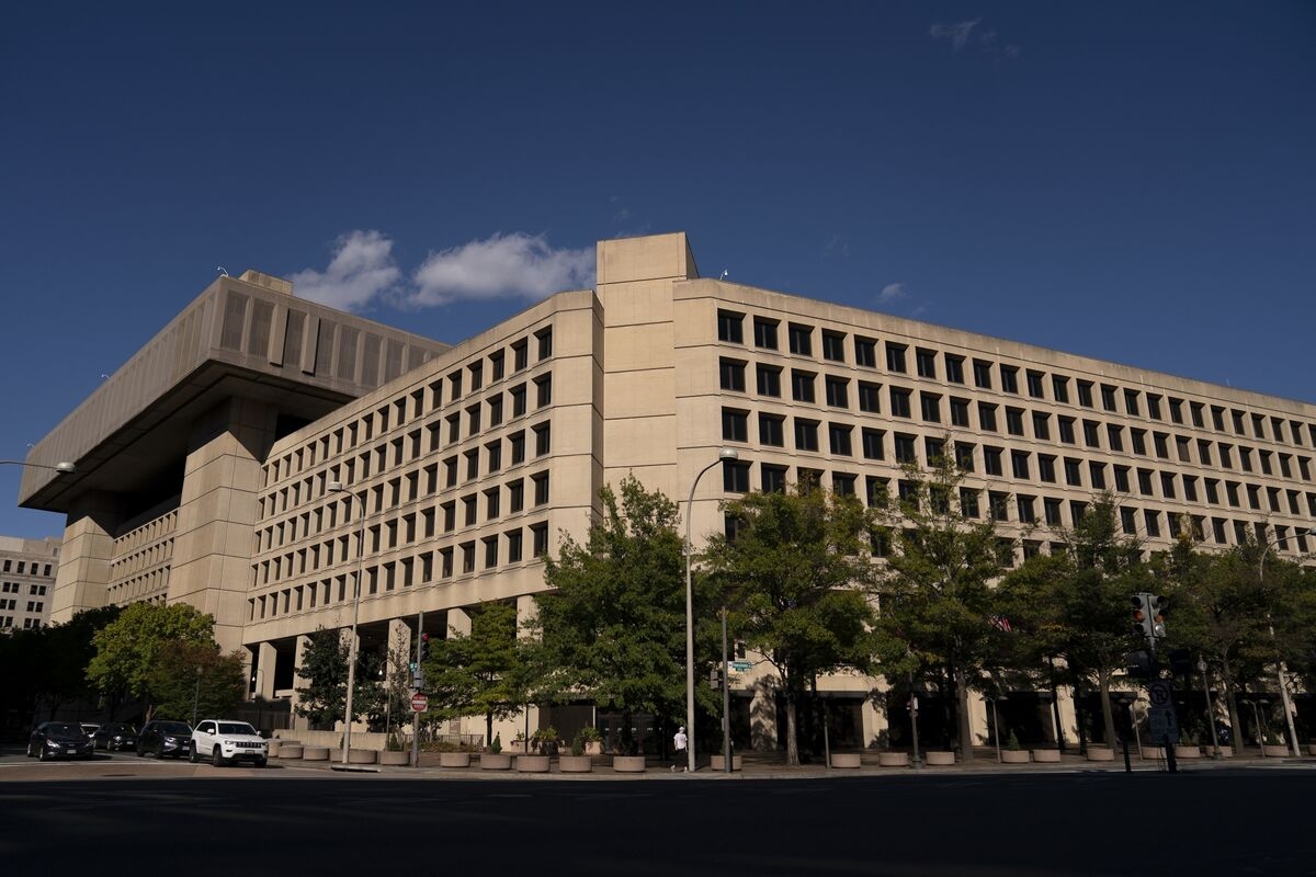 FBI to Keep Headquarters in Washington as Lawmakers Protest