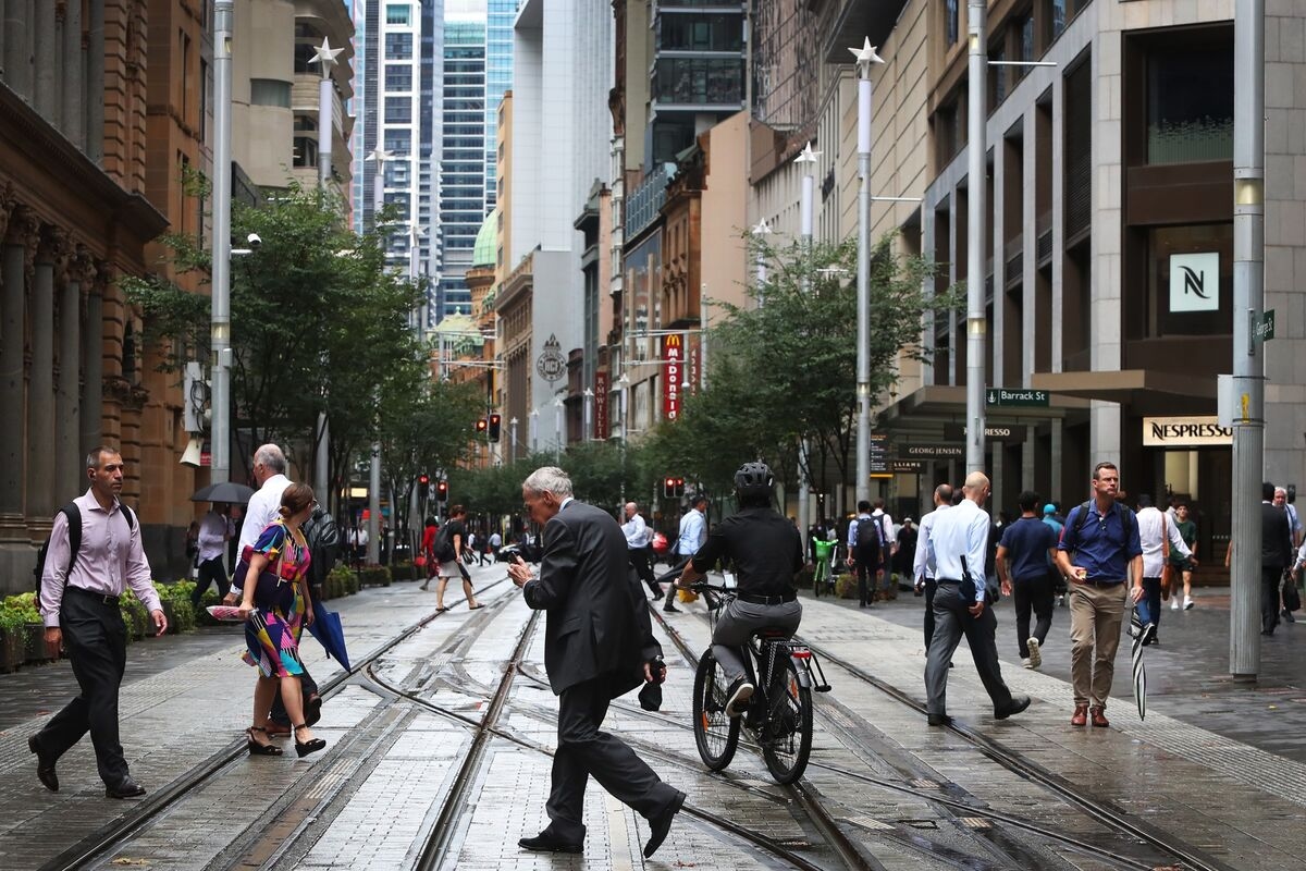 Australia Pensions in $2.7 Trillion Industry Shift Focus From US