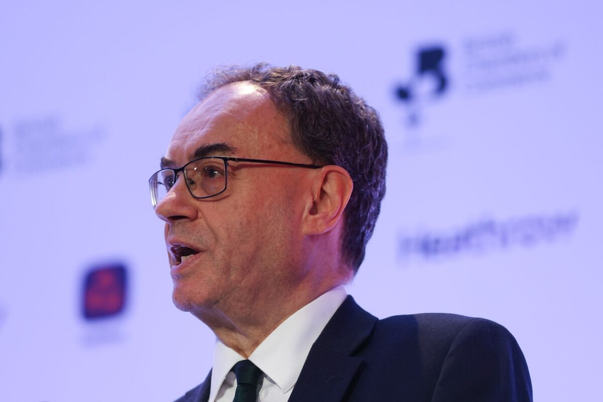 Bailey Says Labour's Payroll Tax Complicates UK Inflation Fight