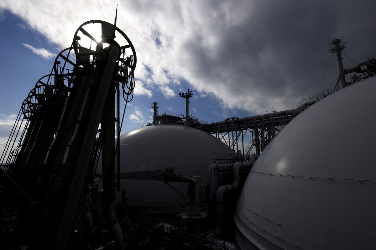LNG Tanker Leaves Sanctioned Russian Plant Bound for Murmansk