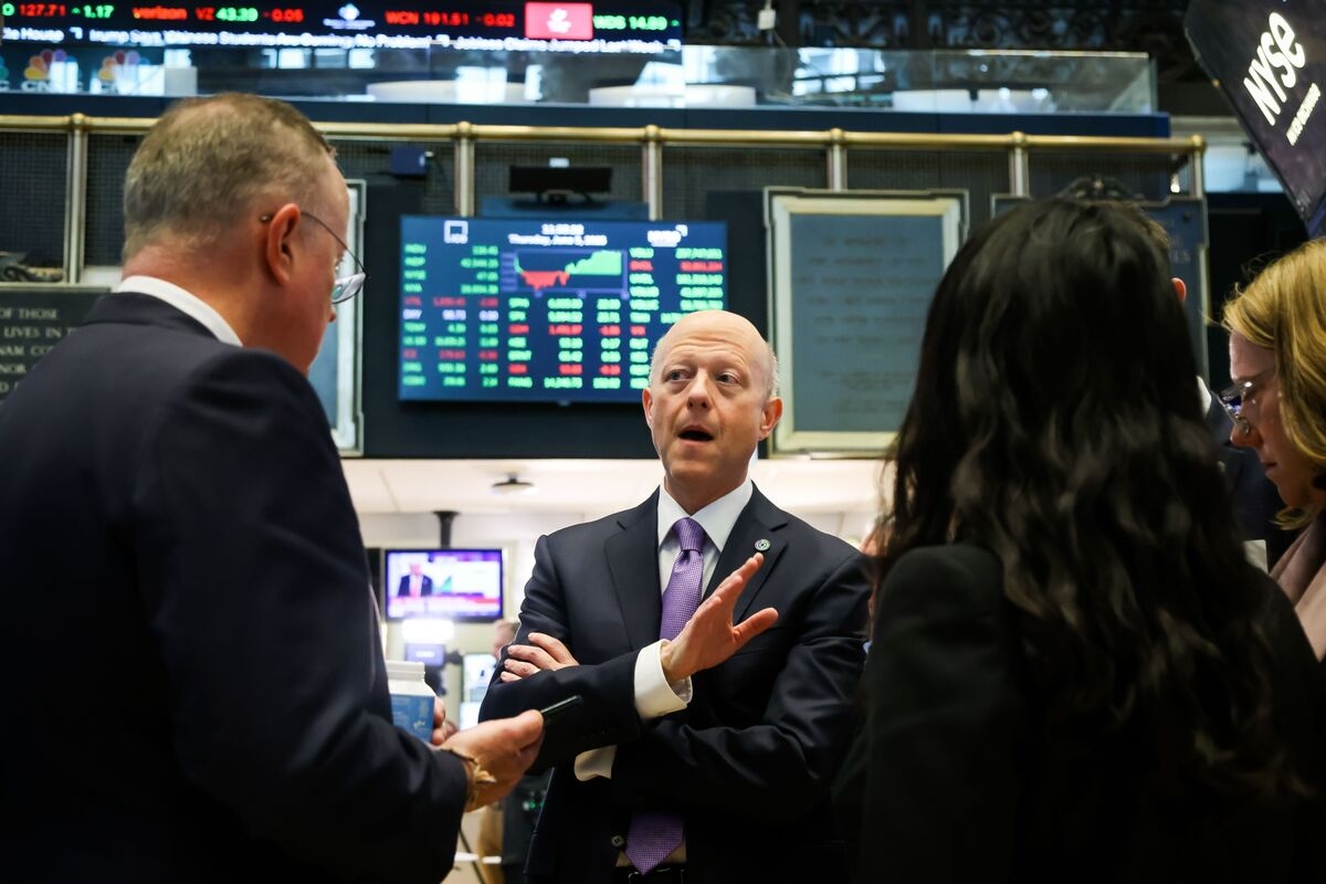 Crypto Companies Veer From Debanked to Becoming Bankers