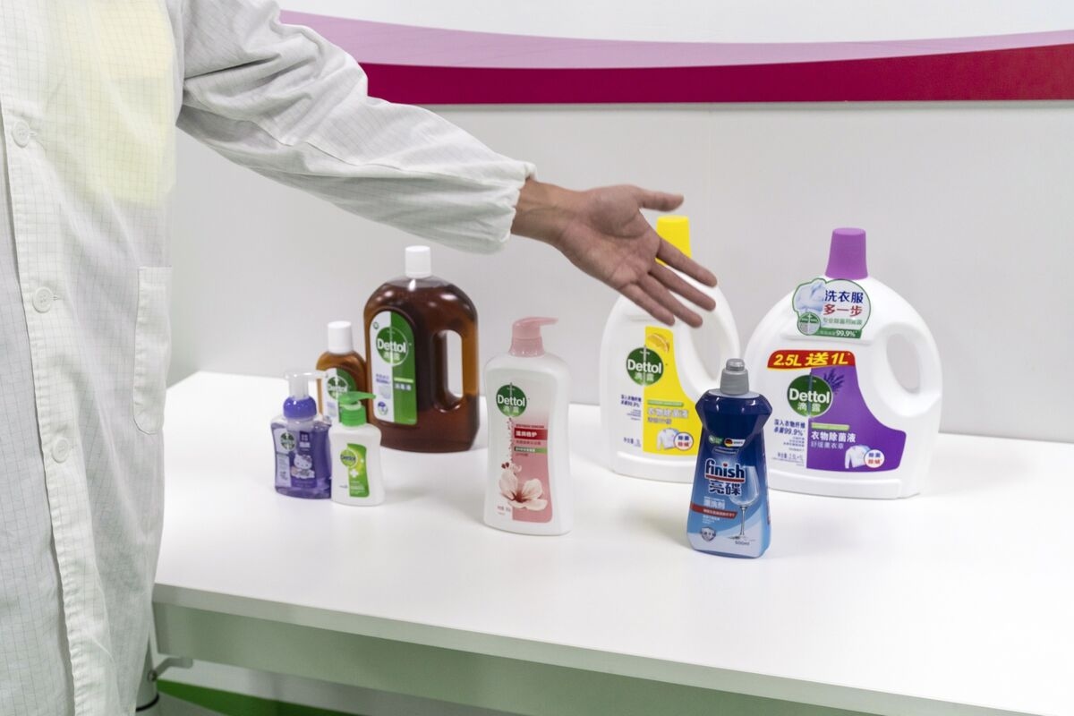 Banks Vie for Advent's Planned £2 Billion Reckitt Unit Debt Deal