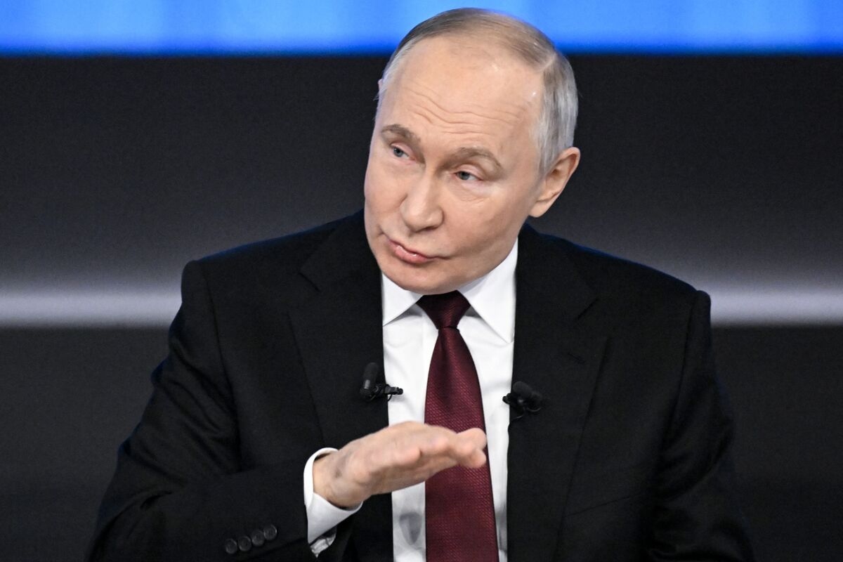 Putin Orders FSB to Vet Ships Entering Russia Ports After Blasts