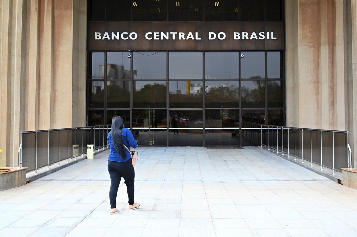 Brazil Central Bank Says Impact of Higher Rates Is Still to Come