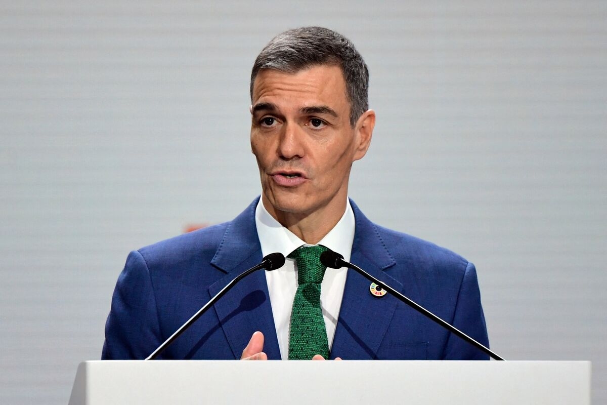 Spanish Premier Under Attack From All Sides After Graft Shock