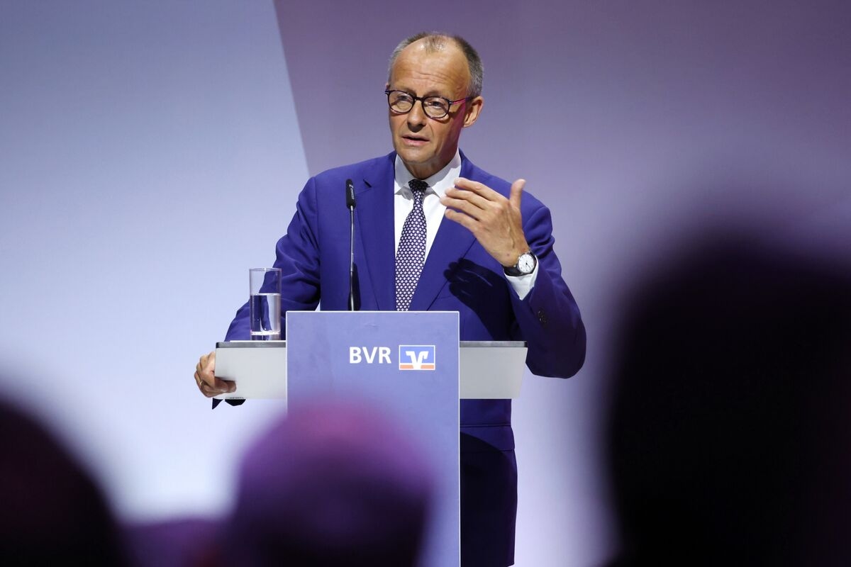 Merz Signals Germany Won't Compromise on Bank Deposit Protection