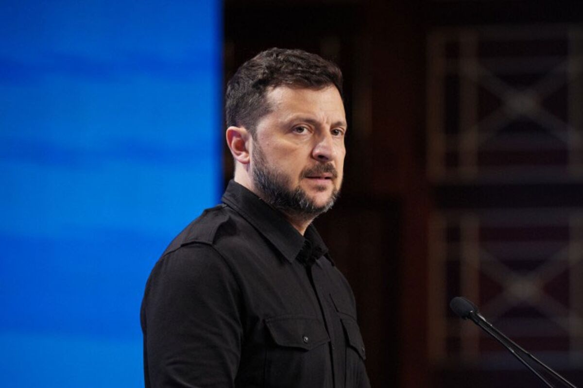 Zelenskiy Held Phone Call With Trump as US Weapons Withheld